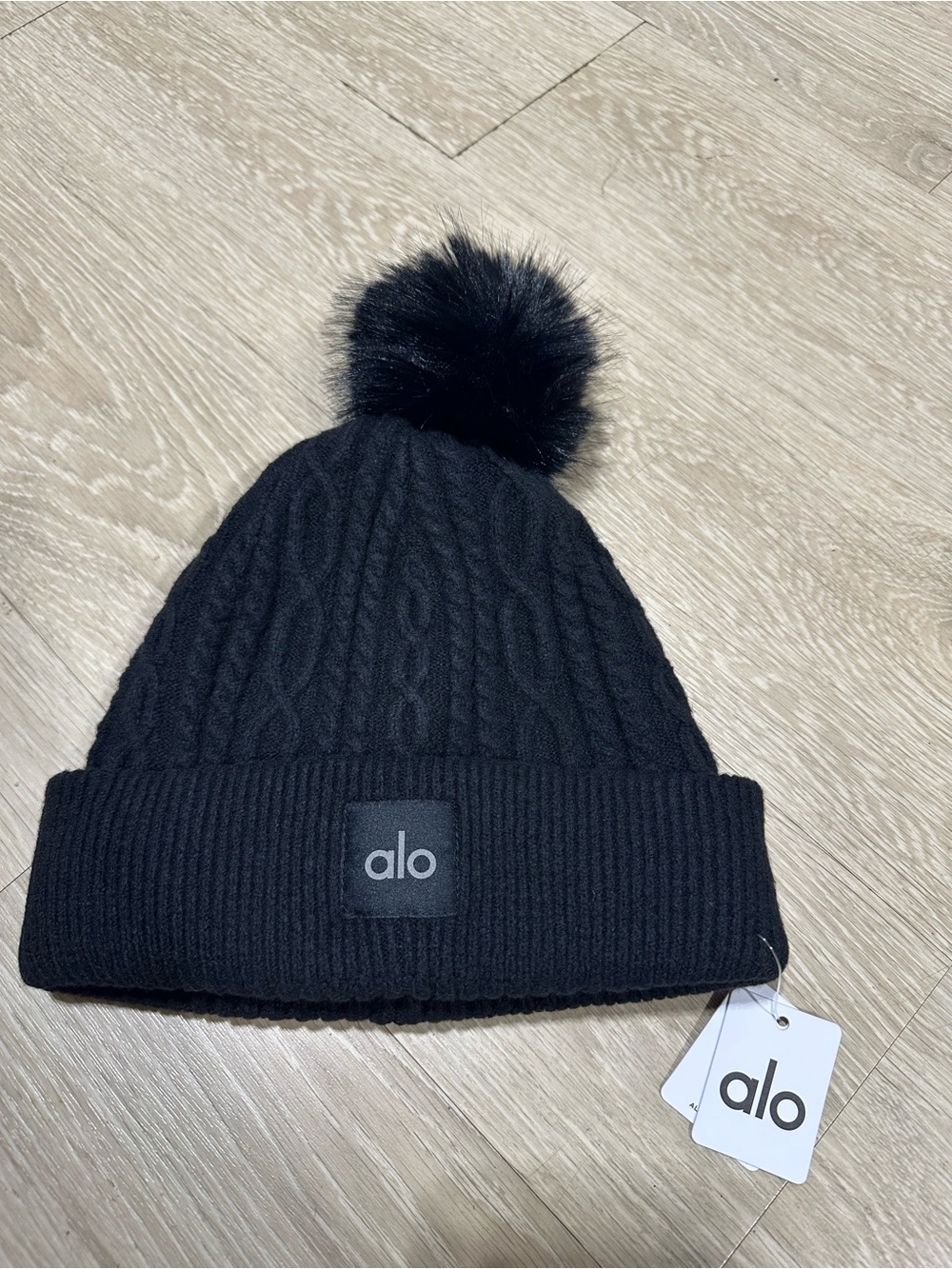 ALO Yoga Black Cable-Knit Pom Beanie - Picture 1 of 4